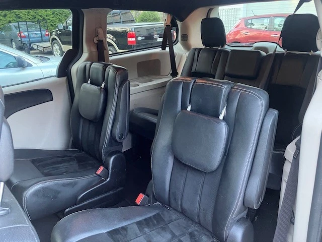 2017 Dodge Caravan - Image 17 of 20