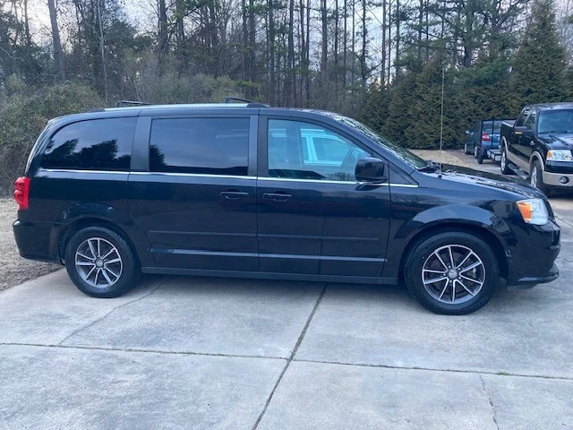 2017 Dodge Caravan - Image 2 of 20