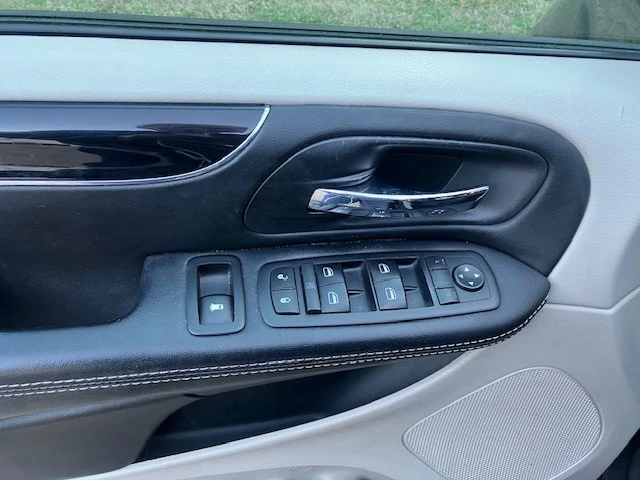 2017 Dodge Caravan - Image 18 of 20
