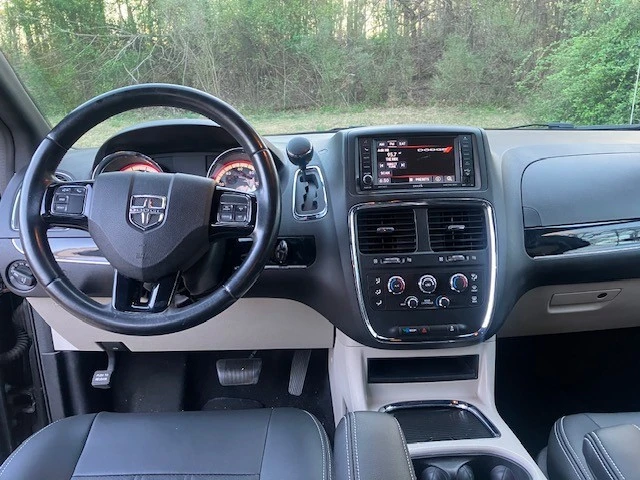 2017 Dodge Caravan - Image 7 of 20
