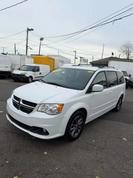 2017 Dodge Caravan - Image 2 of 9