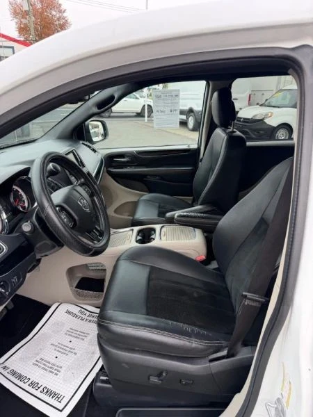 2017 Dodge Caravan - Image 5 of 9