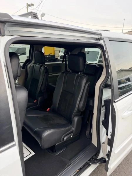 2017 Dodge Caravan - Image 9 of 9