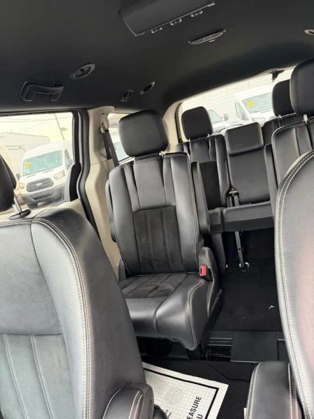 2017 Dodge Caravan - Image 8 of 9