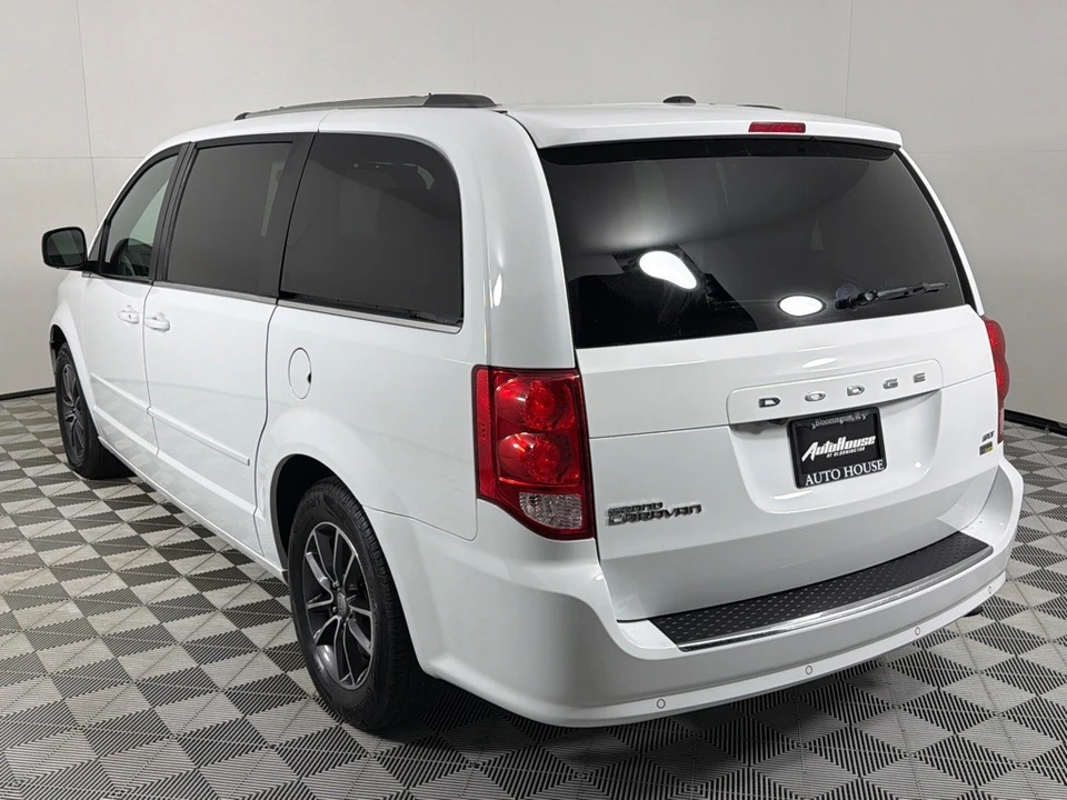 2017 Dodge Caravan - Image 7 of 12