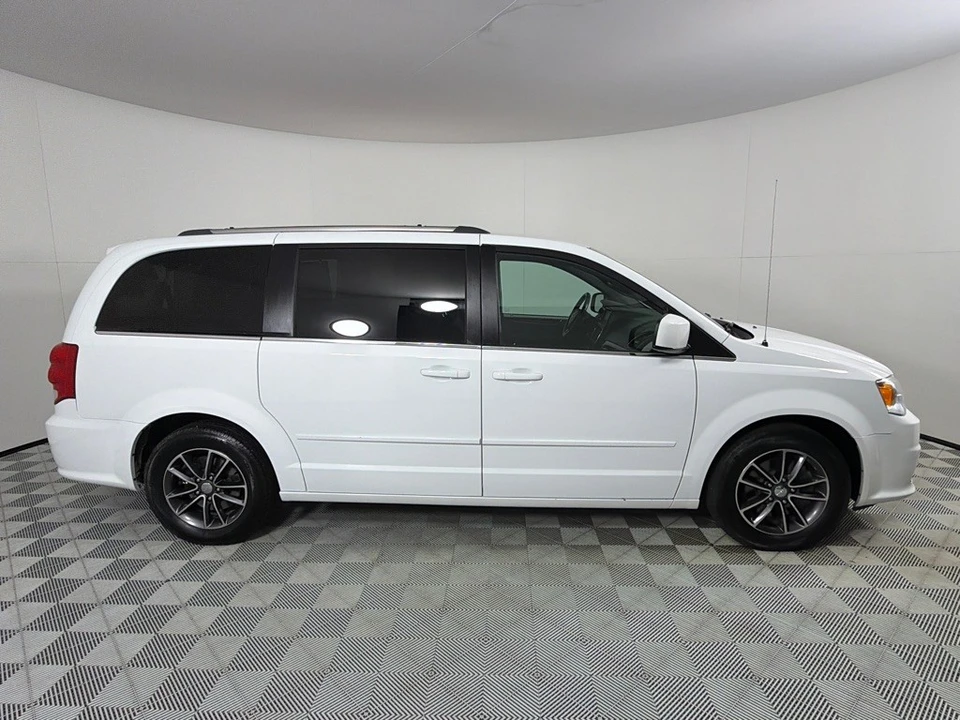 2017 Dodge Caravan - Image 4 of 12