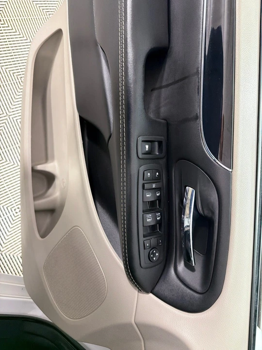 2017 Dodge Caravan - Image 11 of 12
