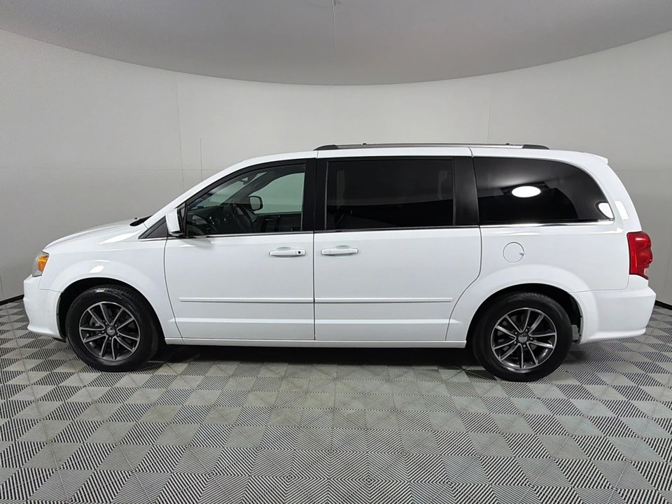 2017 Dodge Caravan - Image 8 of 12