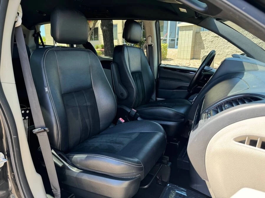2017 Dodge Caravan - Image 6 of 15