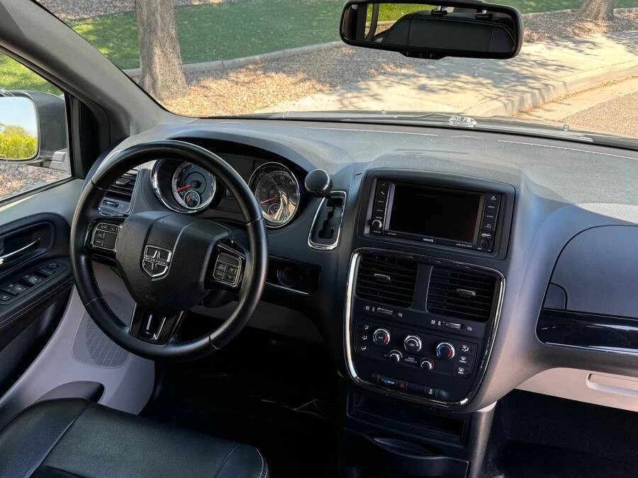 2017 Dodge Caravan - Image 4 of 15