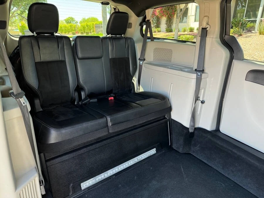 2017 Dodge Caravan - Image 9 of 15