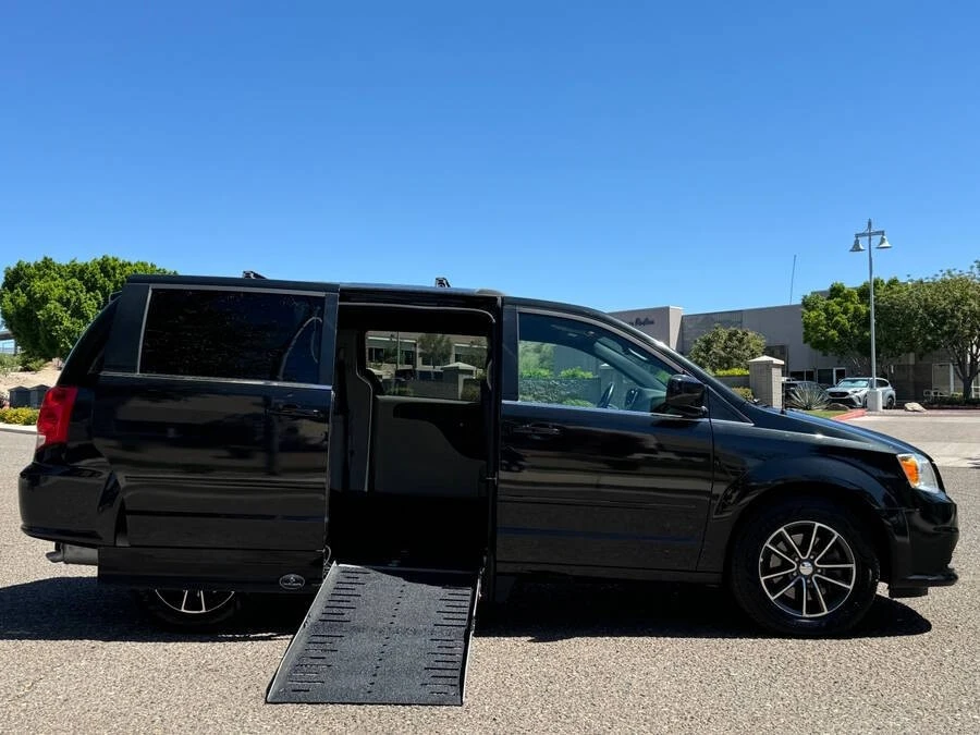2017 Dodge Caravan - Image 3 of 15