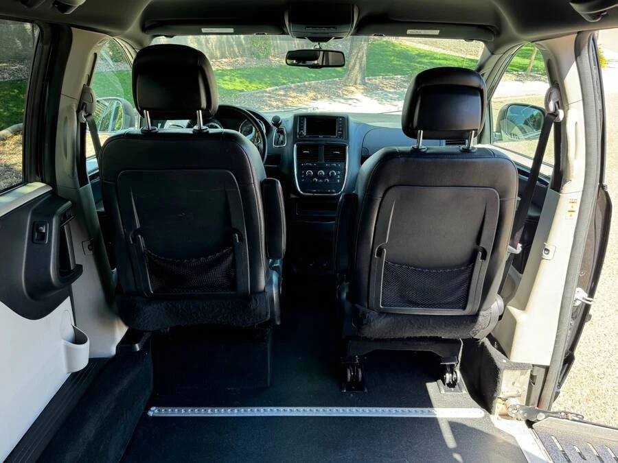 2017 Dodge Caravan - Image 8 of 15