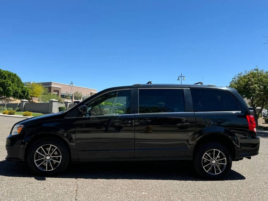 2017 Dodge Caravan - Image 11 of 15