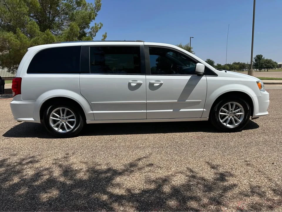 2017 Dodge Caravan - Image 6 of 20