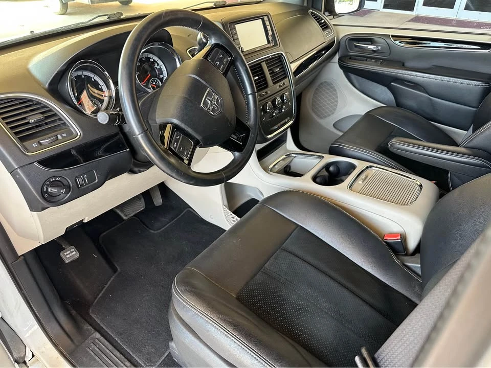 2017 Dodge Caravan - Image 16 of 20