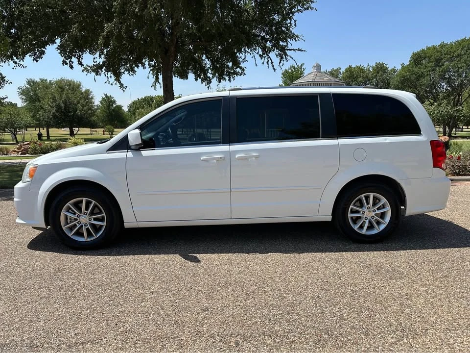 2017 Dodge Caravan - Image 2 of 20