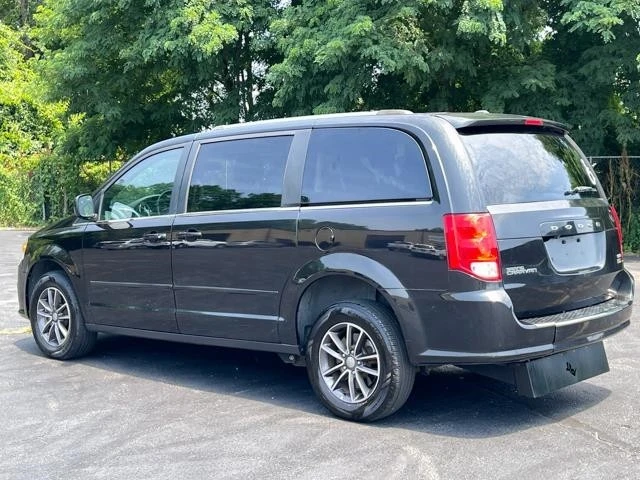 2017 Dodge Caravan - Image 8 of 21
