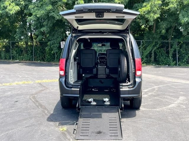 2017 Dodge Caravan - Image 4 of 21