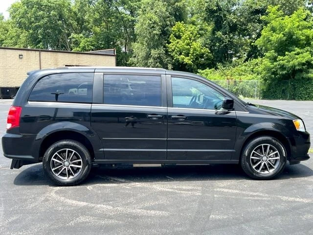 2017 Dodge Caravan - Image 5 of 21