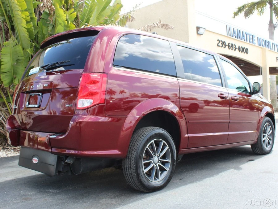 2017 Dodge Caravan - Image 5 of 12