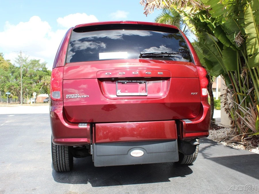 2017 Dodge Caravan - Image 10 of 12