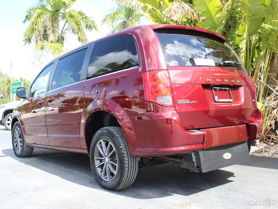 2017 Dodge Caravan - Image 8 of 12
