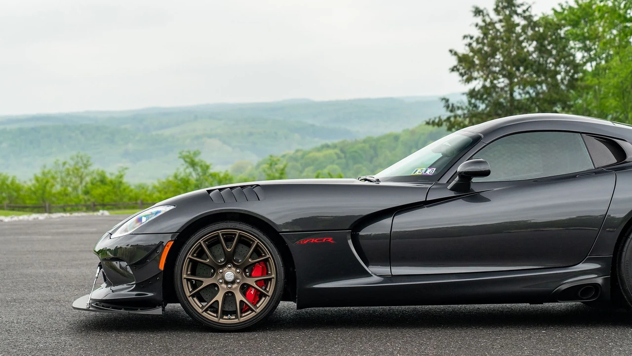 2017 Dodge Viper ACR 5th Gen - Image 3 of 31