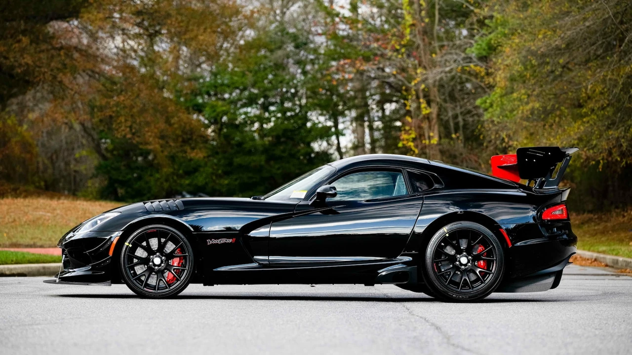 2017 Dodge Viper ACR 5th Gen - Image 2 of 31