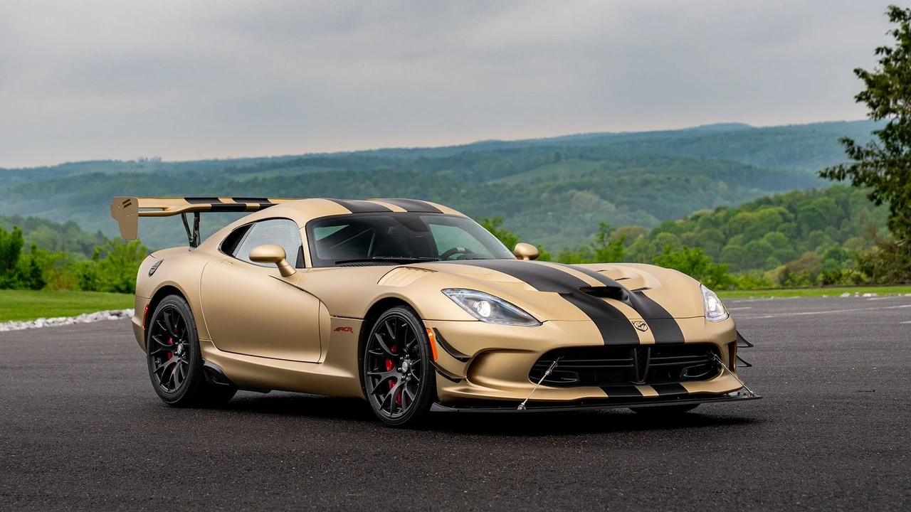 2017 Dodge Viper ACR 5th Gen - Image 2 of 31
