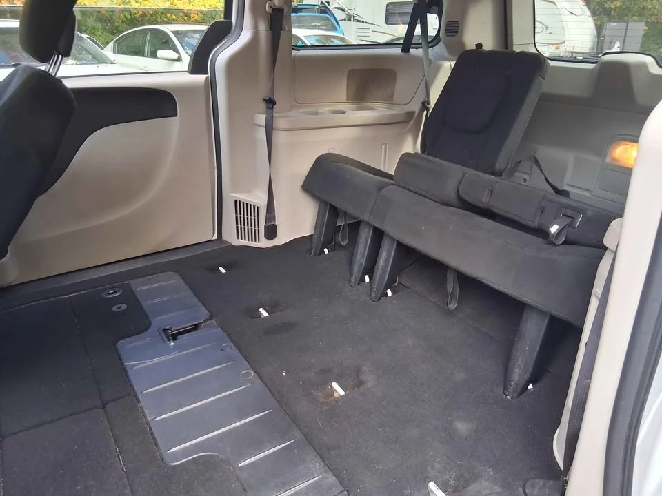 2017 Dodge Caravan - Image 3 of 7