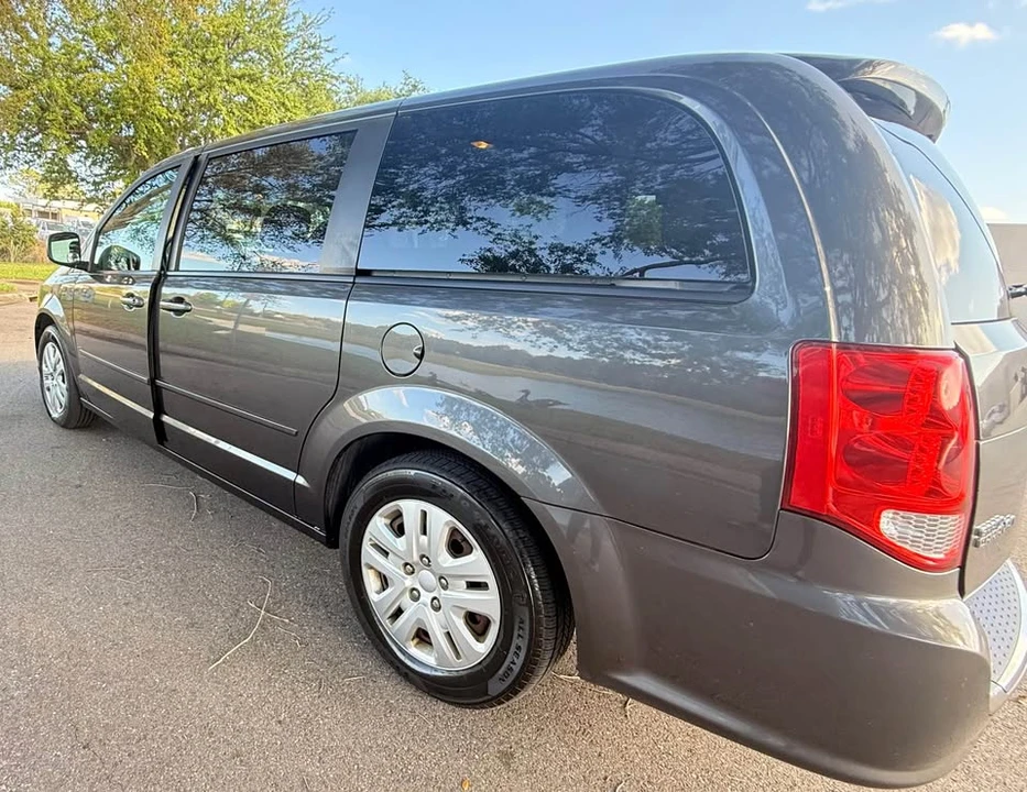 2017 Dodge Caravan - Image 11 of 15