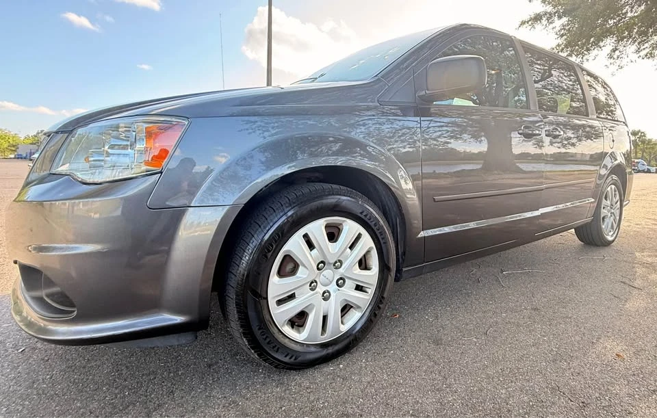 2017 Dodge Caravan - Image 13 of 15
