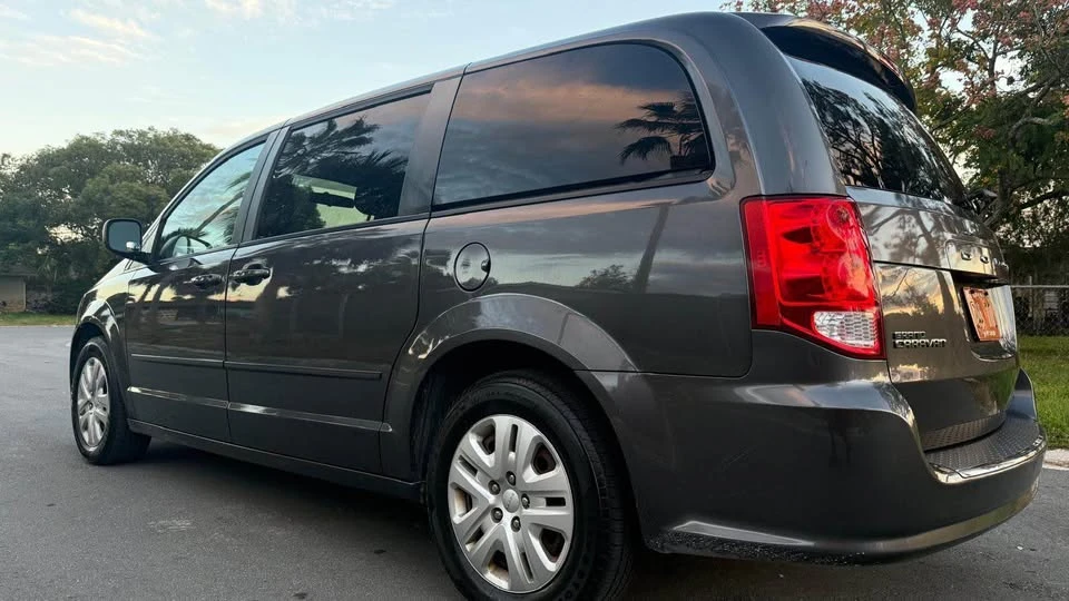2017 Dodge Caravan - Image 6 of 15