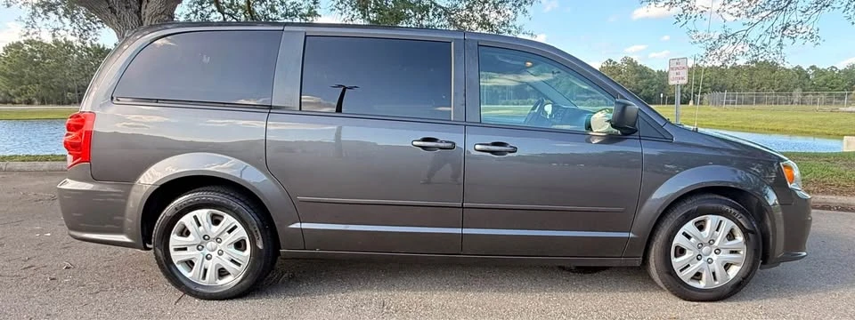 2017 Dodge Caravan - Image 8 of 15