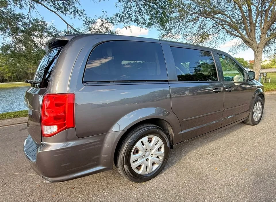 2017 Dodge Caravan - Image 12 of 15