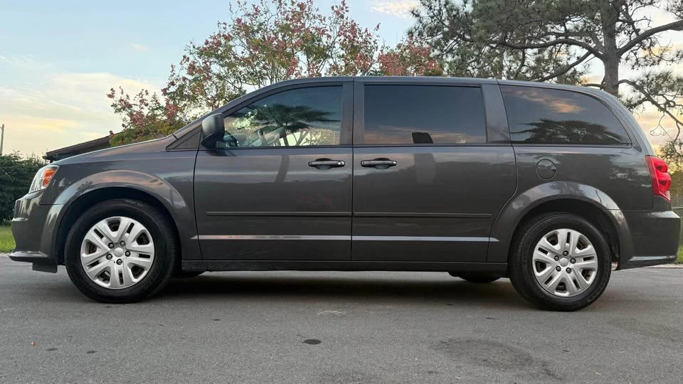 2017 Dodge Caravan - Image 5 of 15