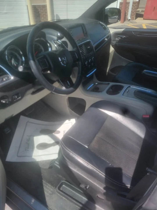 2017 Dodge Caravan - Image 2 of 5