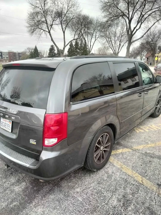 2017 Dodge Caravan - Image 3 of 5
