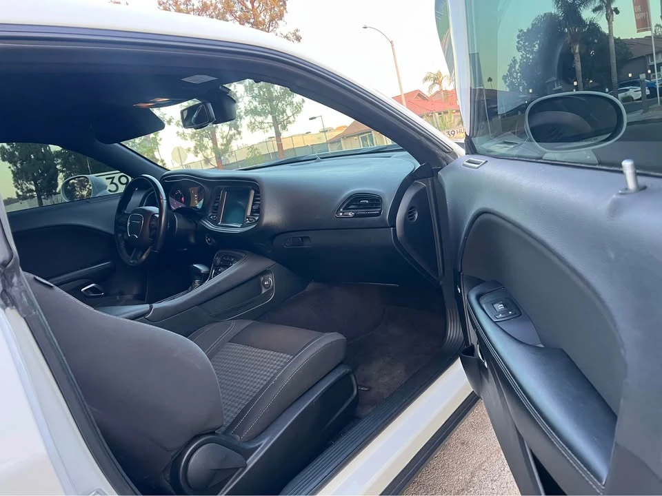 2017 Dodge Challenger 3rd Gen - Image 9 of 17