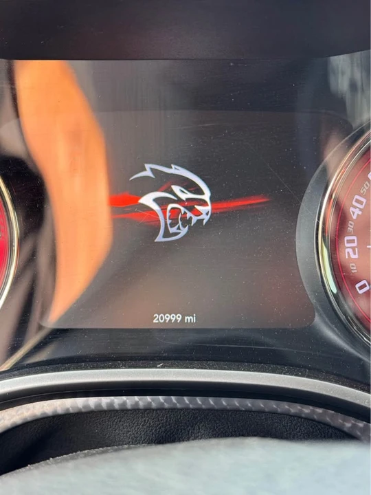 2016 Dodge Challenger SRT Hellcat 3rd Gen - Image 9 of 10