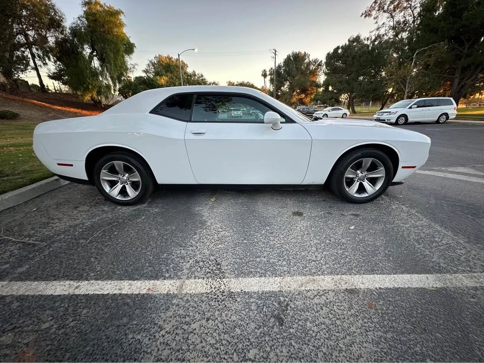 2017 Dodge Challenger 3rd Gen - Image 5 of 10