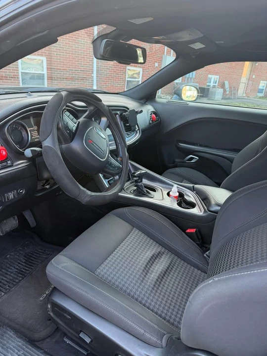 2017 Dodge Challenger 3rd Gen - Image 9 of 17