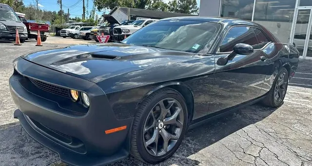 2017 Dodge Challenger SXT Plus