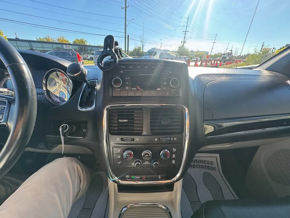 2017 Dodge Caravan - Image 15 of 20