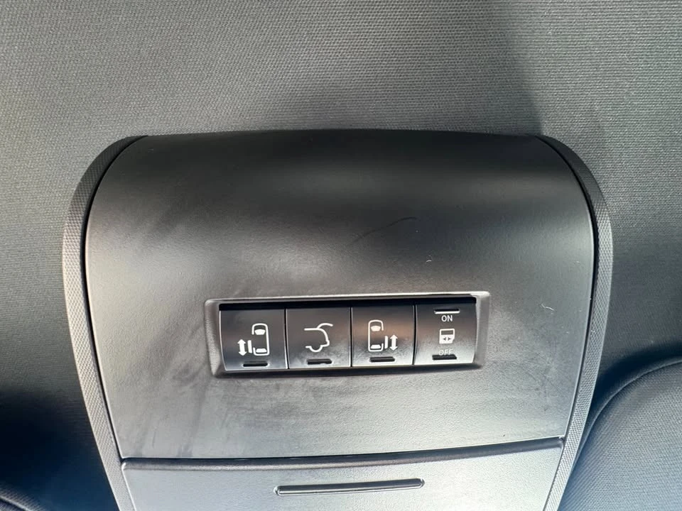 2017 Dodge Caravan - Image 19 of 20
