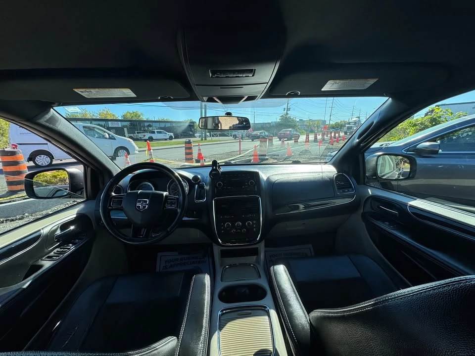 2017 Dodge Caravan - Image 6 of 20
