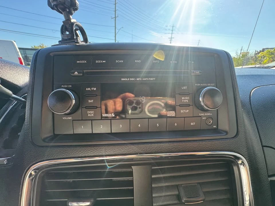 2017 Dodge Caravan - Image 16 of 20