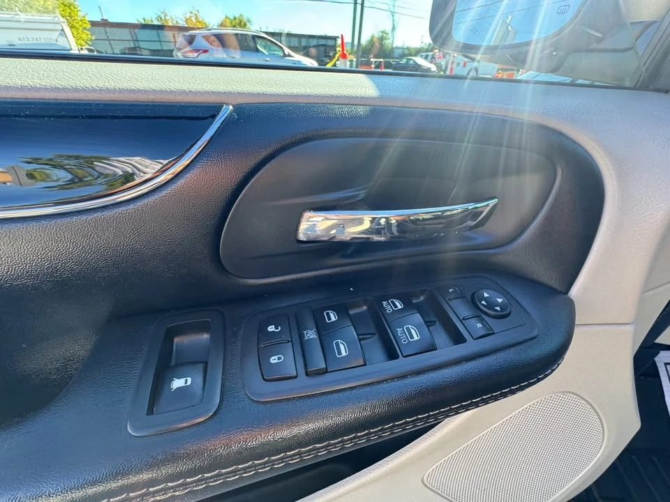2017 Dodge Caravan - Image 13 of 20