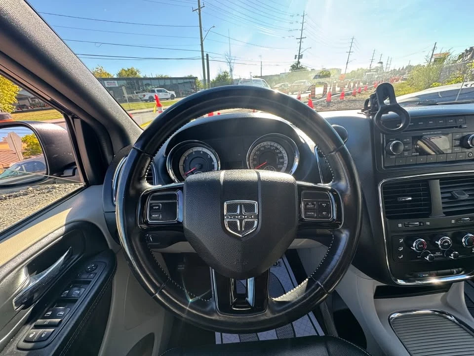 2017 Dodge Caravan - Image 8 of 20